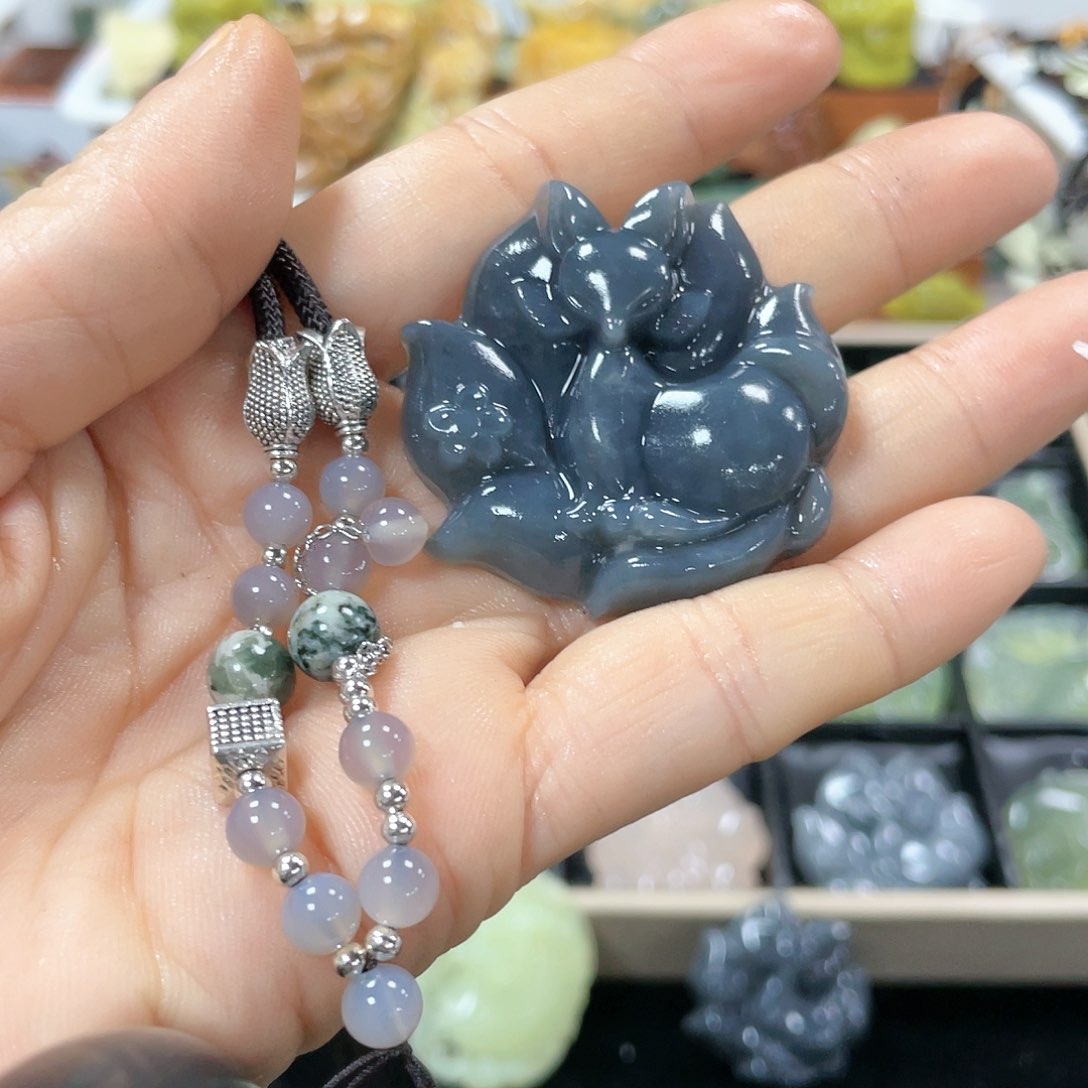 蛇纹石玉颈饰未镶嵌