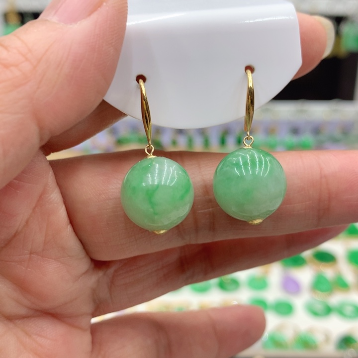 翡翠18K金镶嵌耳饰的