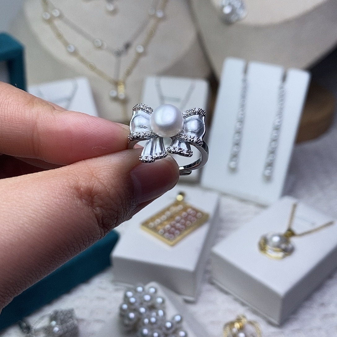 淡水珍珠银S925镶嵌耳饰