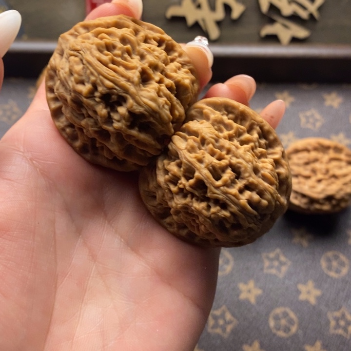 桃核把件锈****刀南疆石文玩核桃