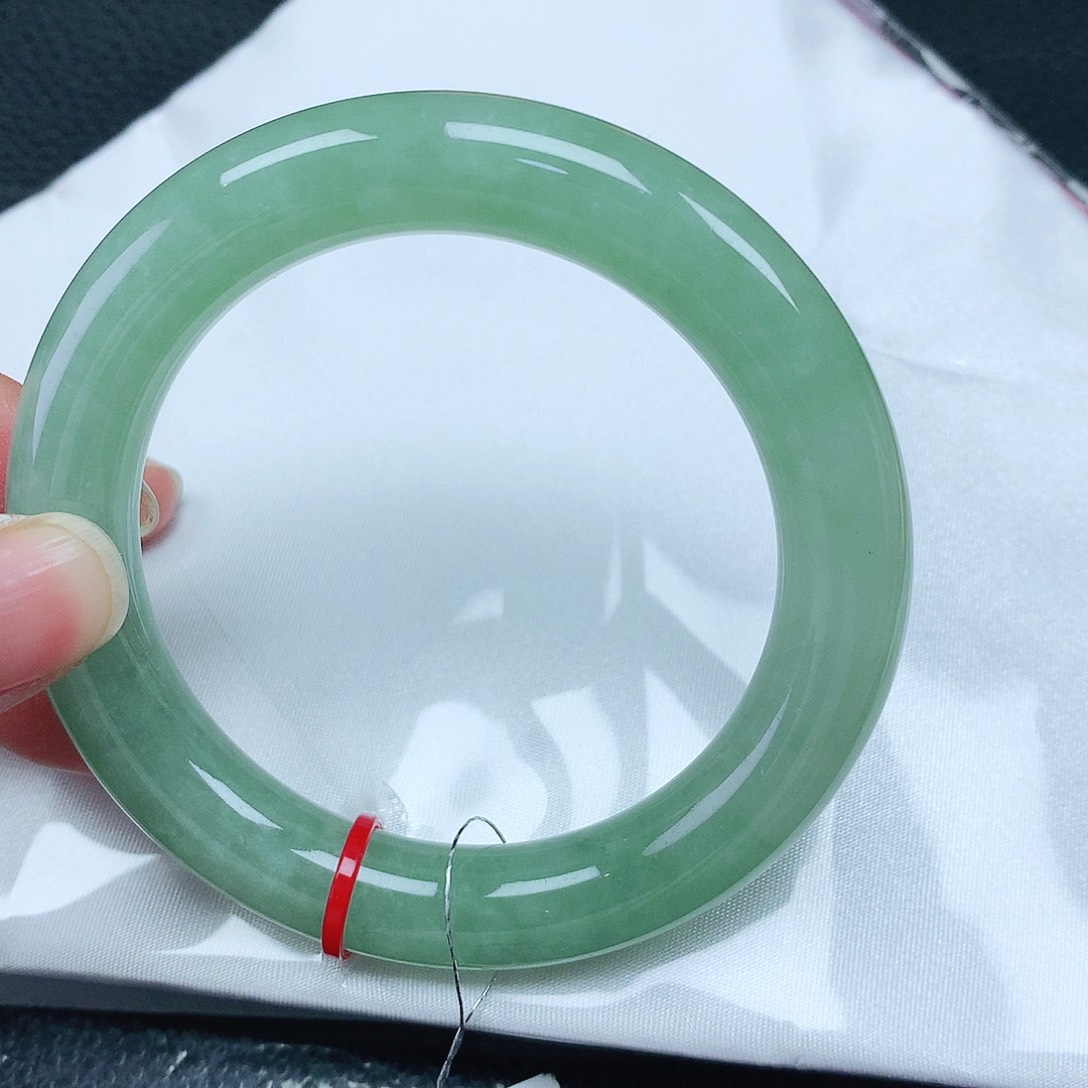 翡翠手镯未镶嵌54胖