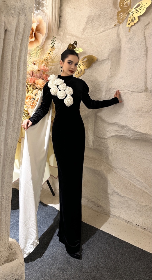 面料是丝绒面料,有弹性kil yukuxmaydu 