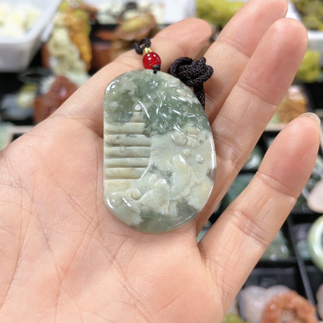 蛇纹石玉颈饰未镶嵌