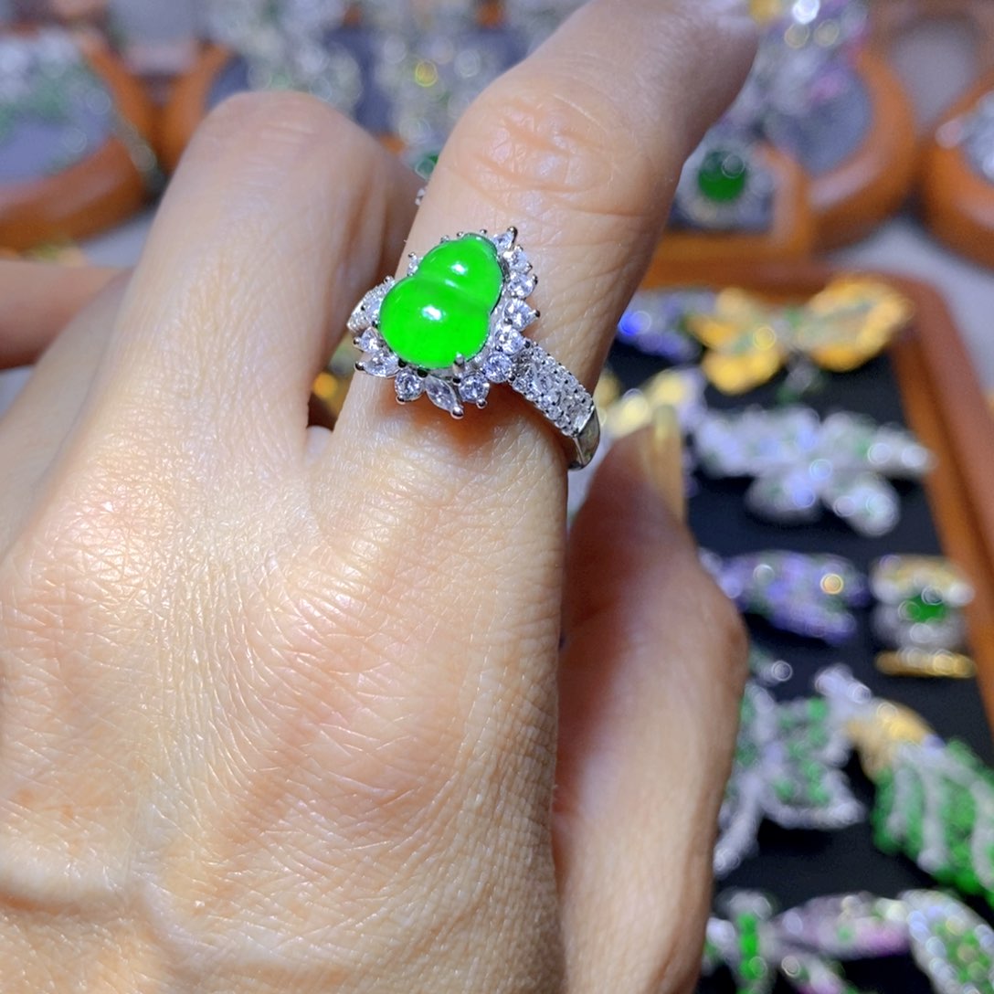 翡翠颈饰银S925镶嵌天然翡翠