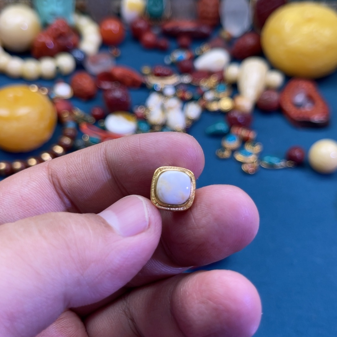 琥珀未镶嵌珠宝奇石34