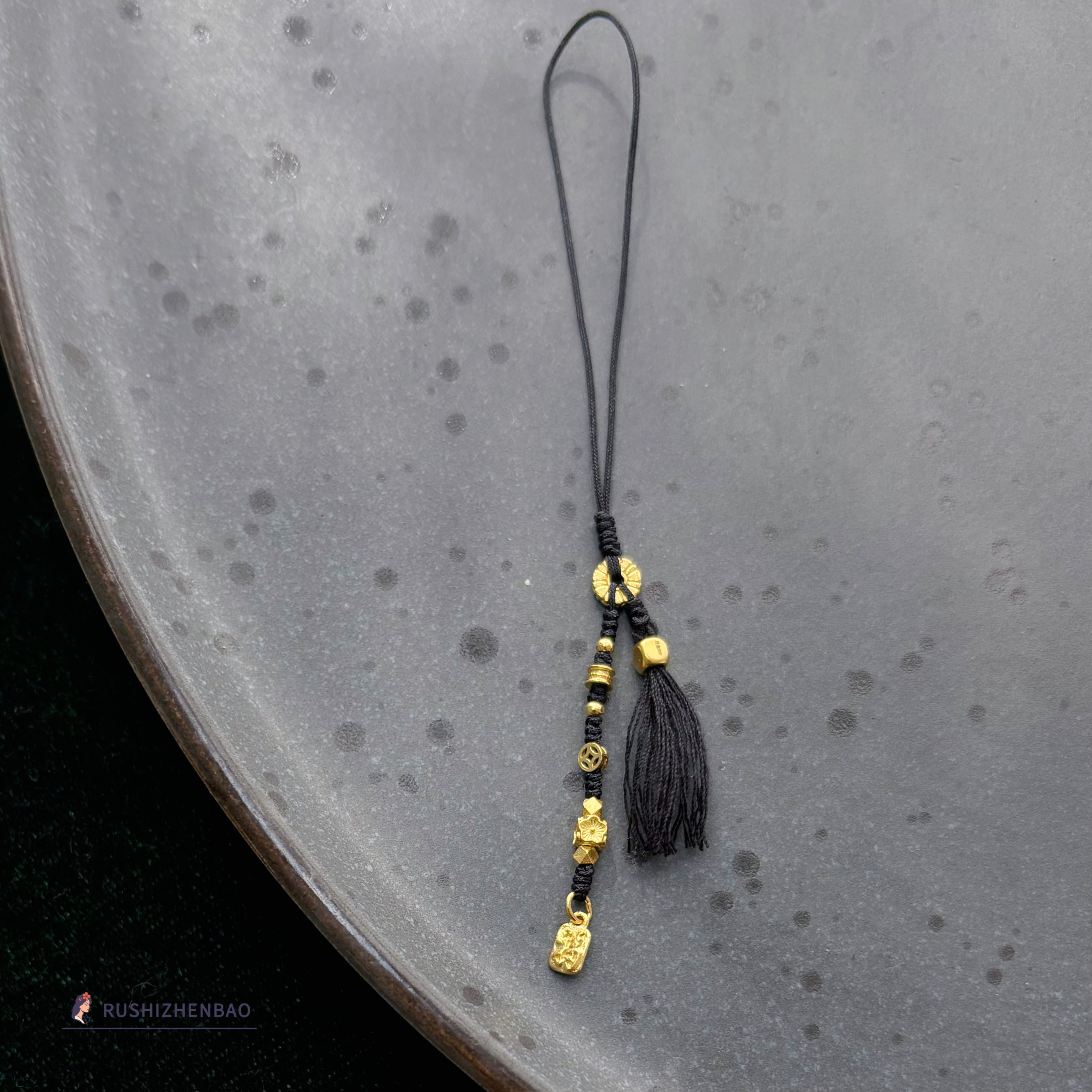 【如视珍宝】足金“天圆地方”典雅黑手机挂 GG52049