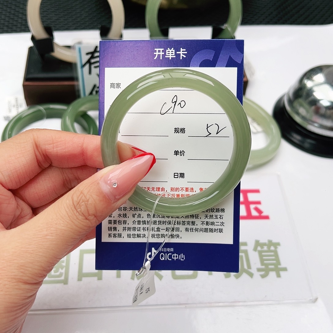 和田玉手镯未镶嵌陈****子