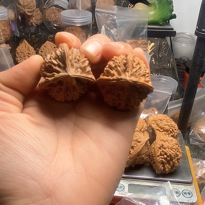桃核吊坠王*三楞核桃有色差不退
