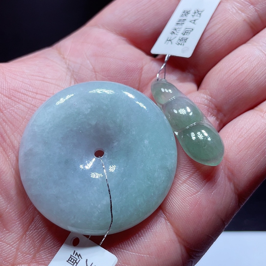 展***翔翡翠未镶嵌颈饰翡翠