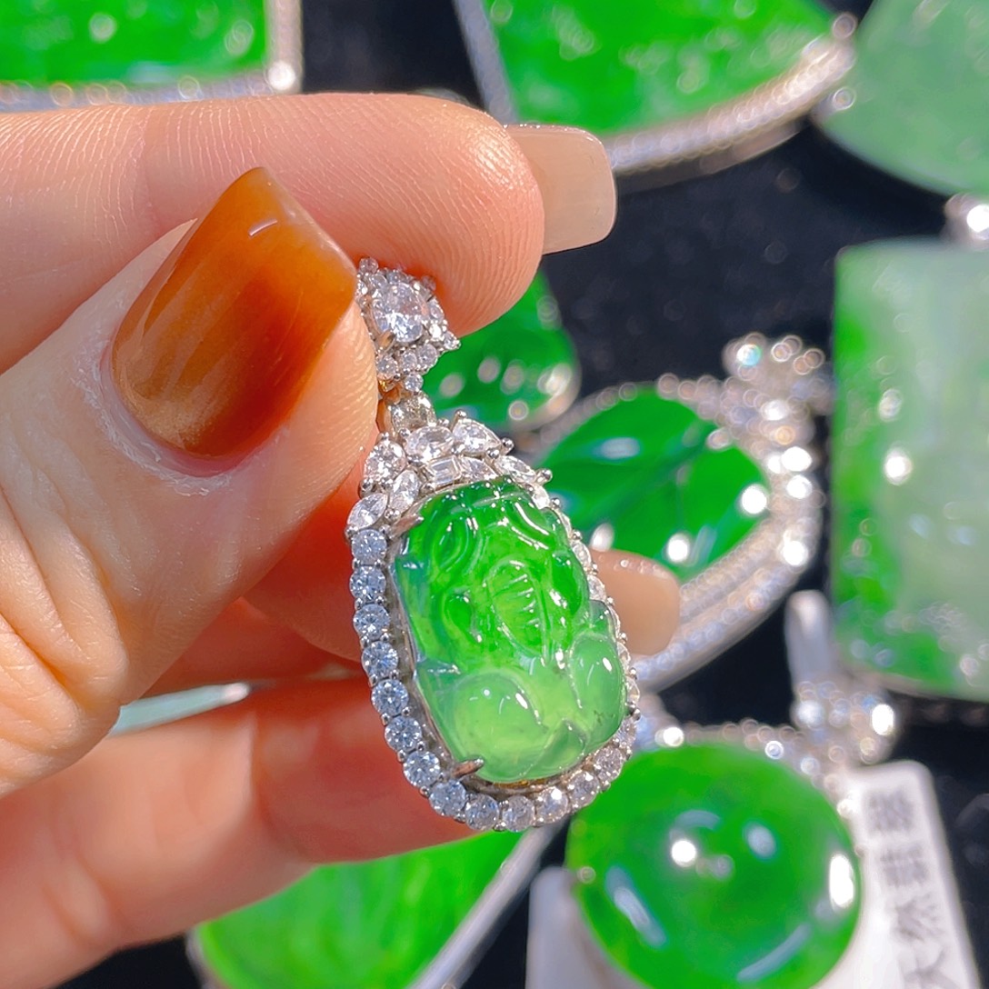 翡翠银S925镶嵌颈饰翡翠