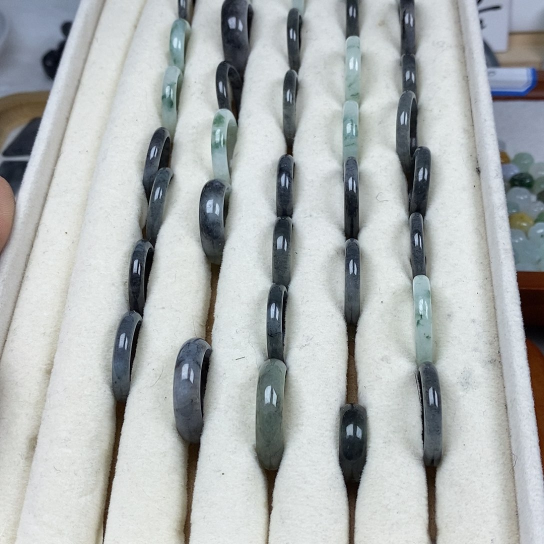 翡翠戒指未镶嵌乌鸡戒圈