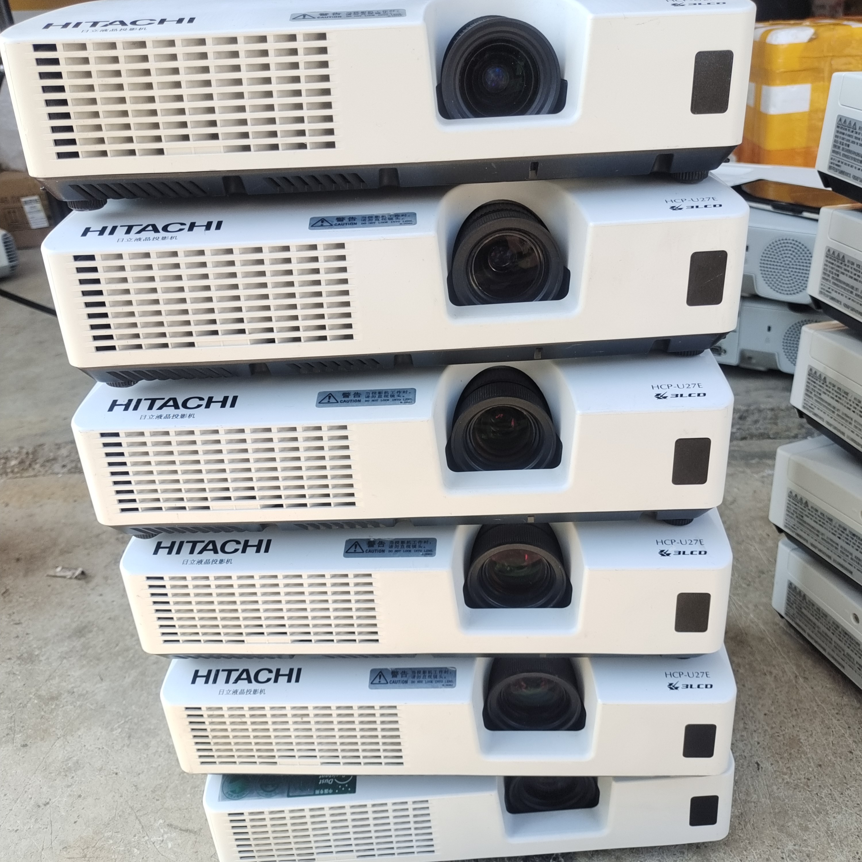 超薄小巧日立U27亮度好的投影仪