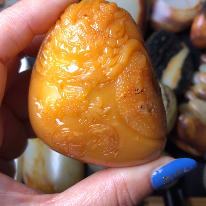 晓***月和田玉未镶嵌珠宝奇石