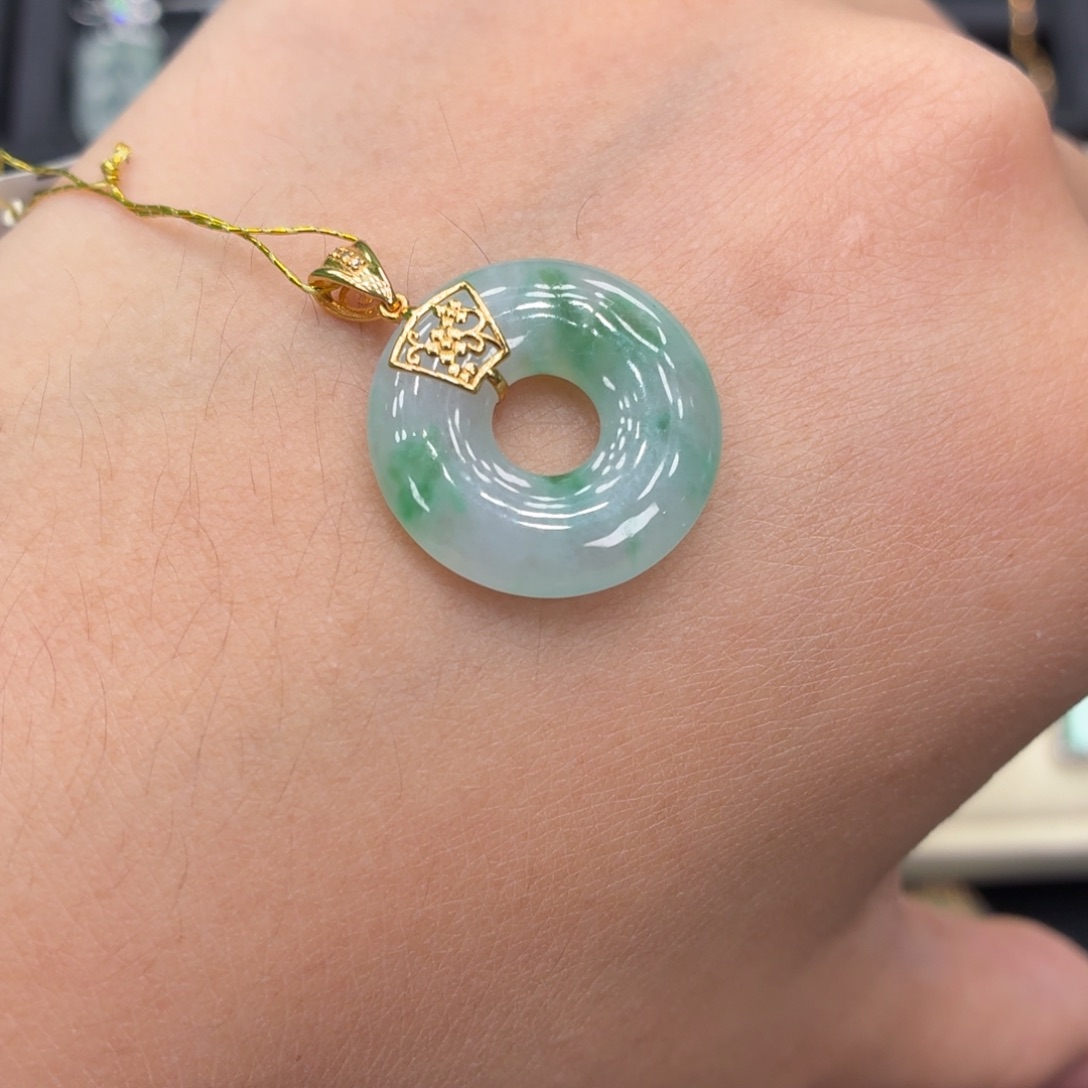 翡翠18K金镶嵌颈饰