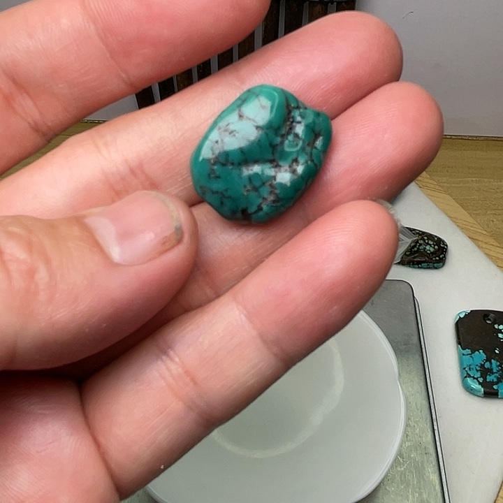 绿松石未镶嵌颈饰