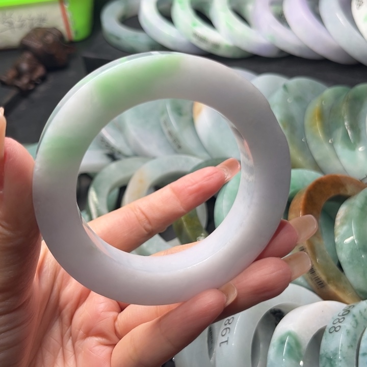 定制翡翠未镶嵌手镯