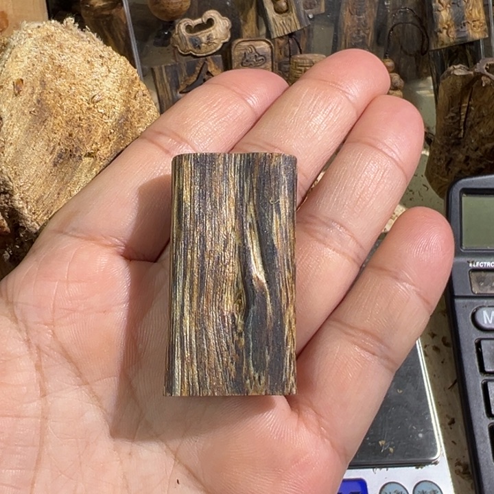 沉香吊坠棋楠沉香乌身吊坠6.3克