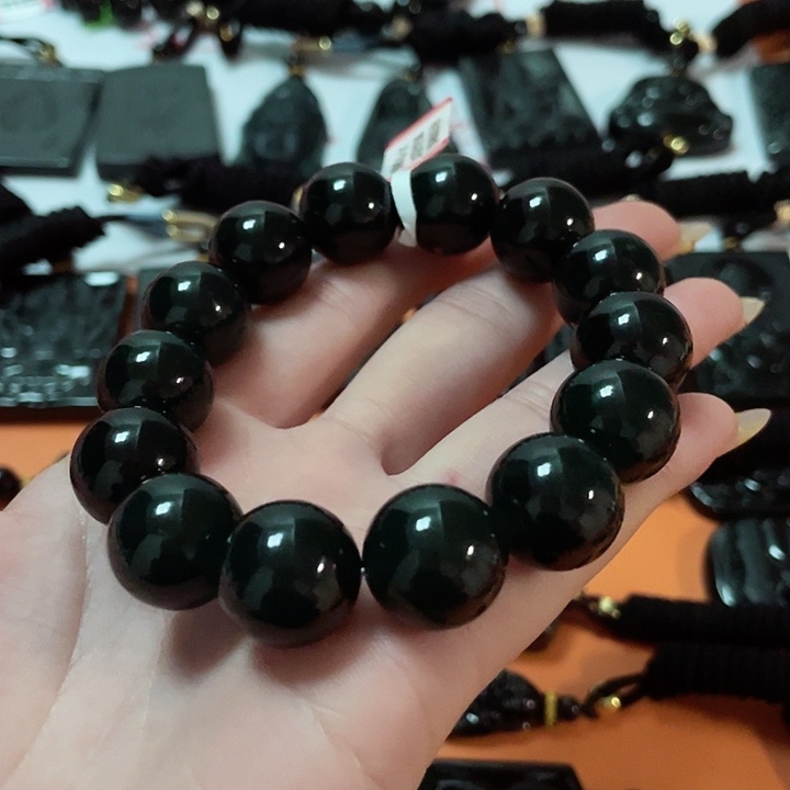 翡翠颈饰未镶嵌苏*华