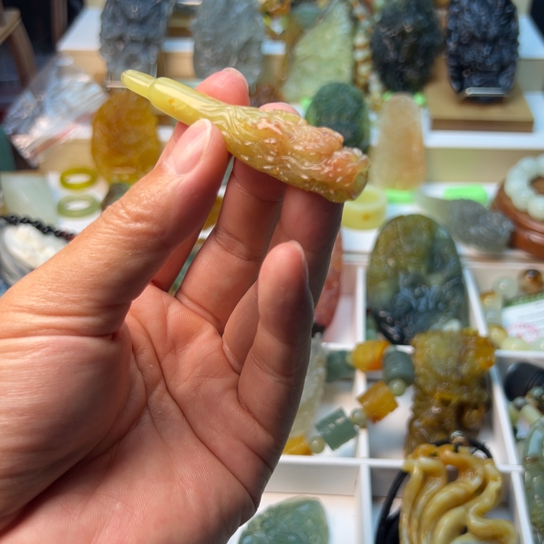 蛇纹石玉未镶嵌颈饰