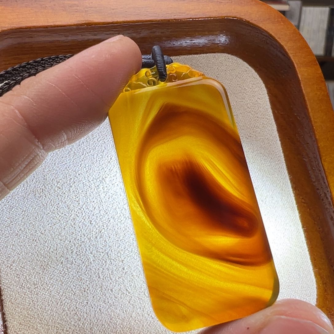 琥珀颈饰未镶嵌无事牌