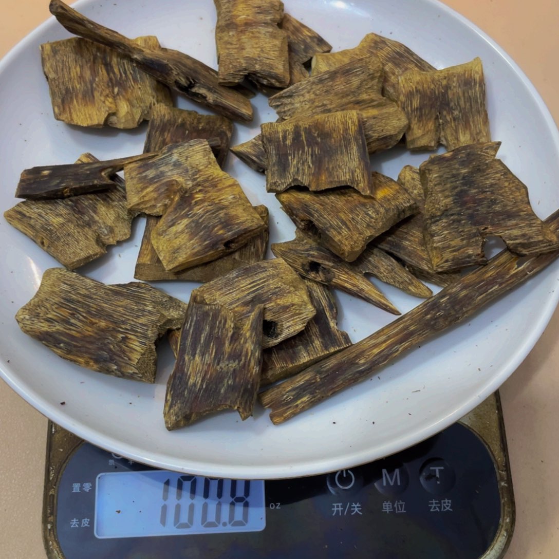 摆件沉香木乌身圆叶块料100克
