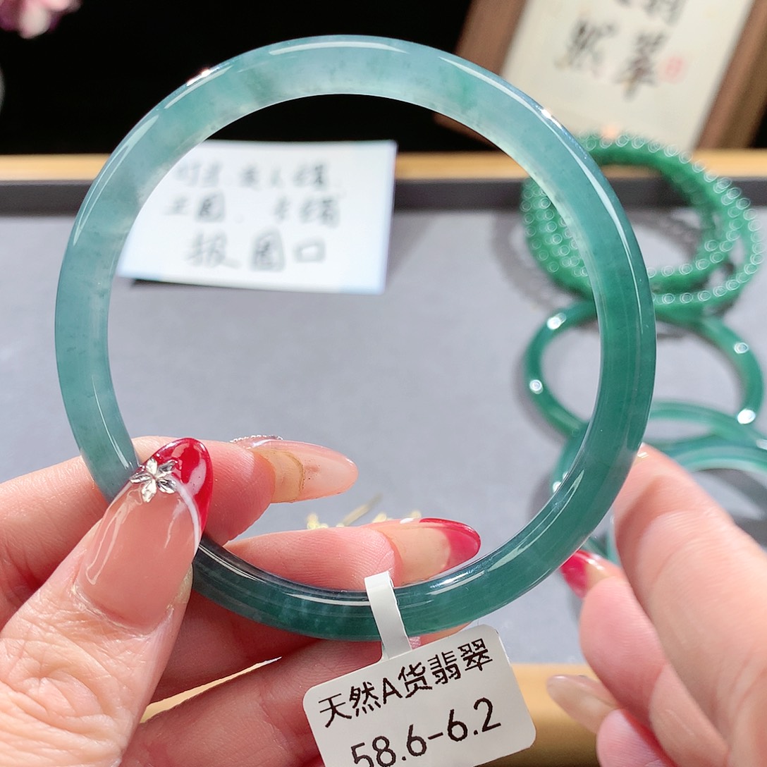 翡翠手镯（圆镯）未镶嵌