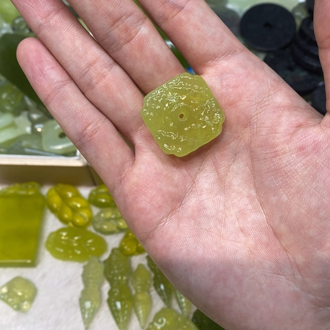 岫玉未镶嵌吊坠(不含链)