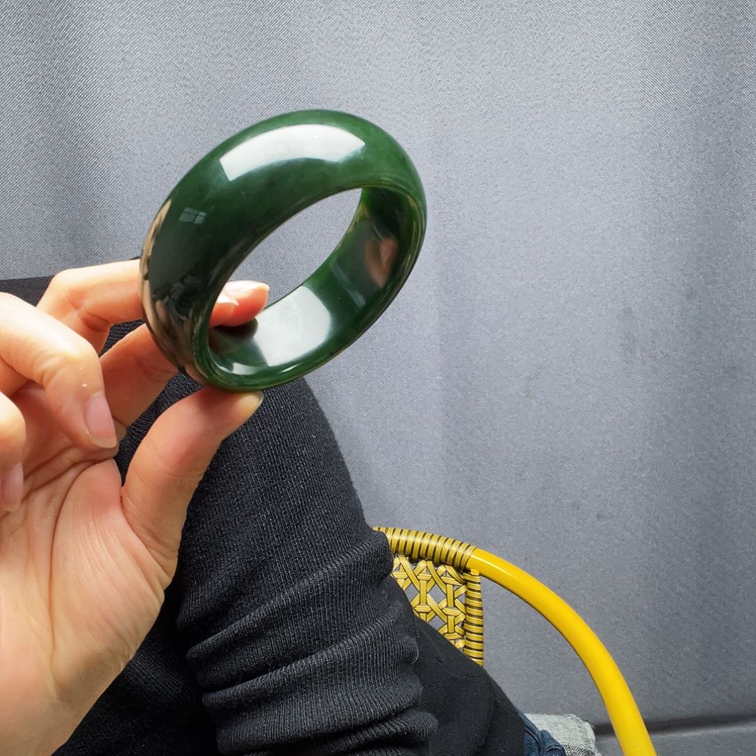 小****和田玉未镶嵌手镯