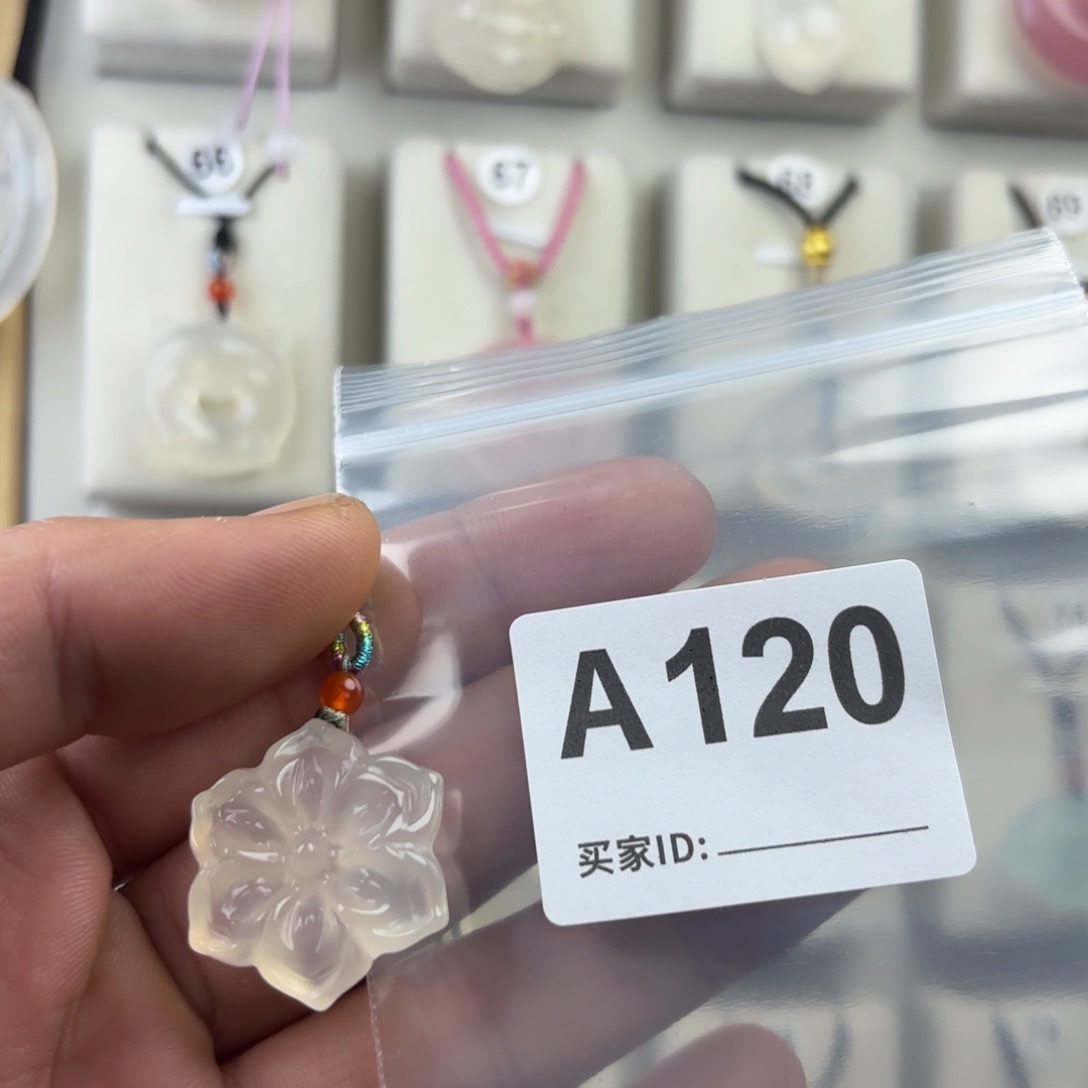 玛瑙/玉髓颈饰未镶嵌?