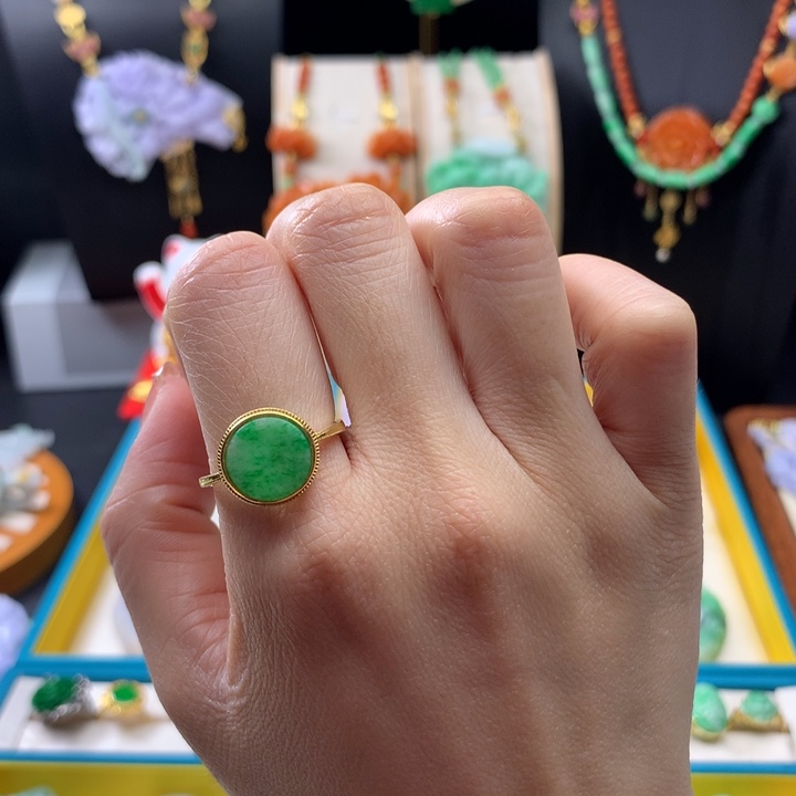 翡翠戒指未镶嵌翡翠戒指