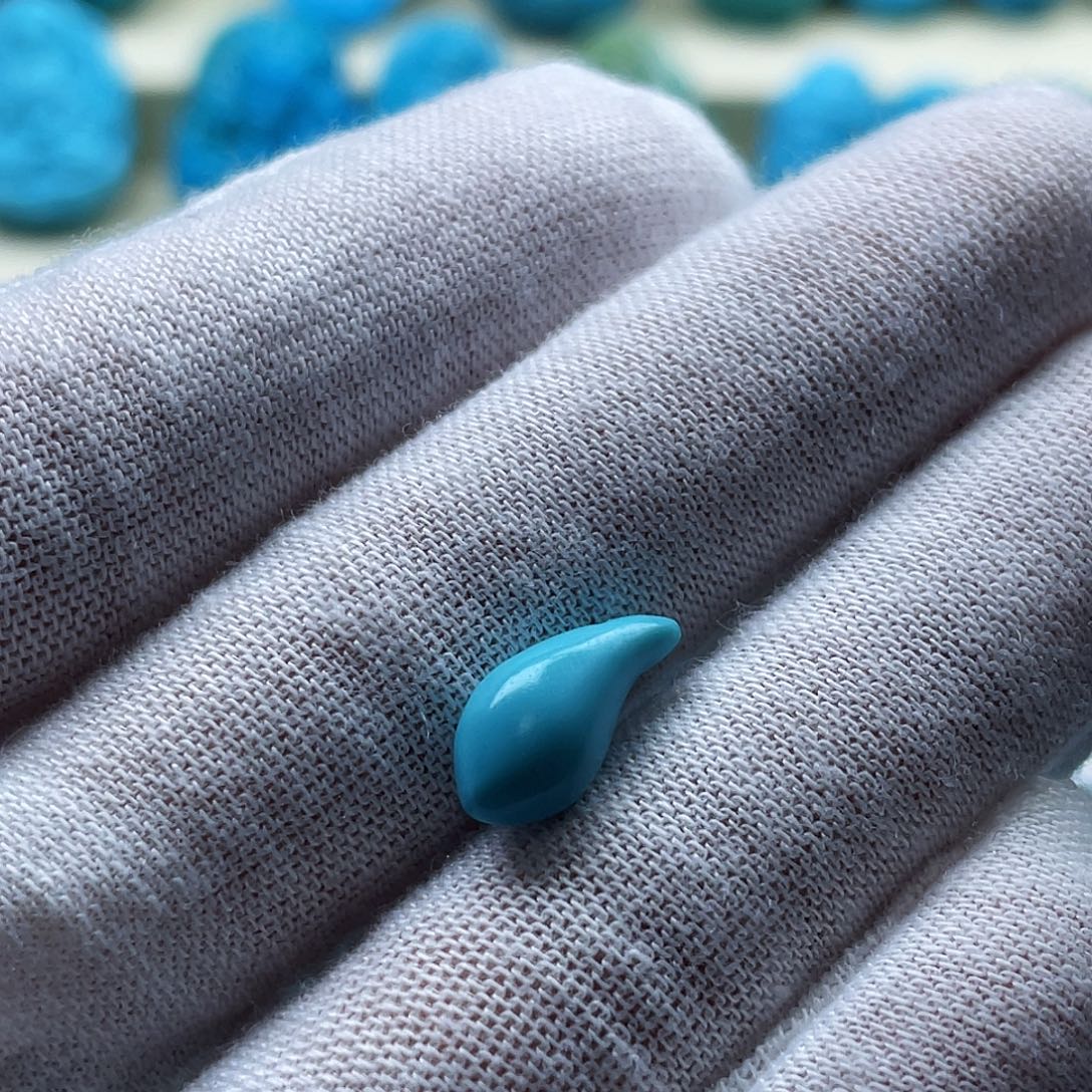 绿松石未镶嵌颈饰