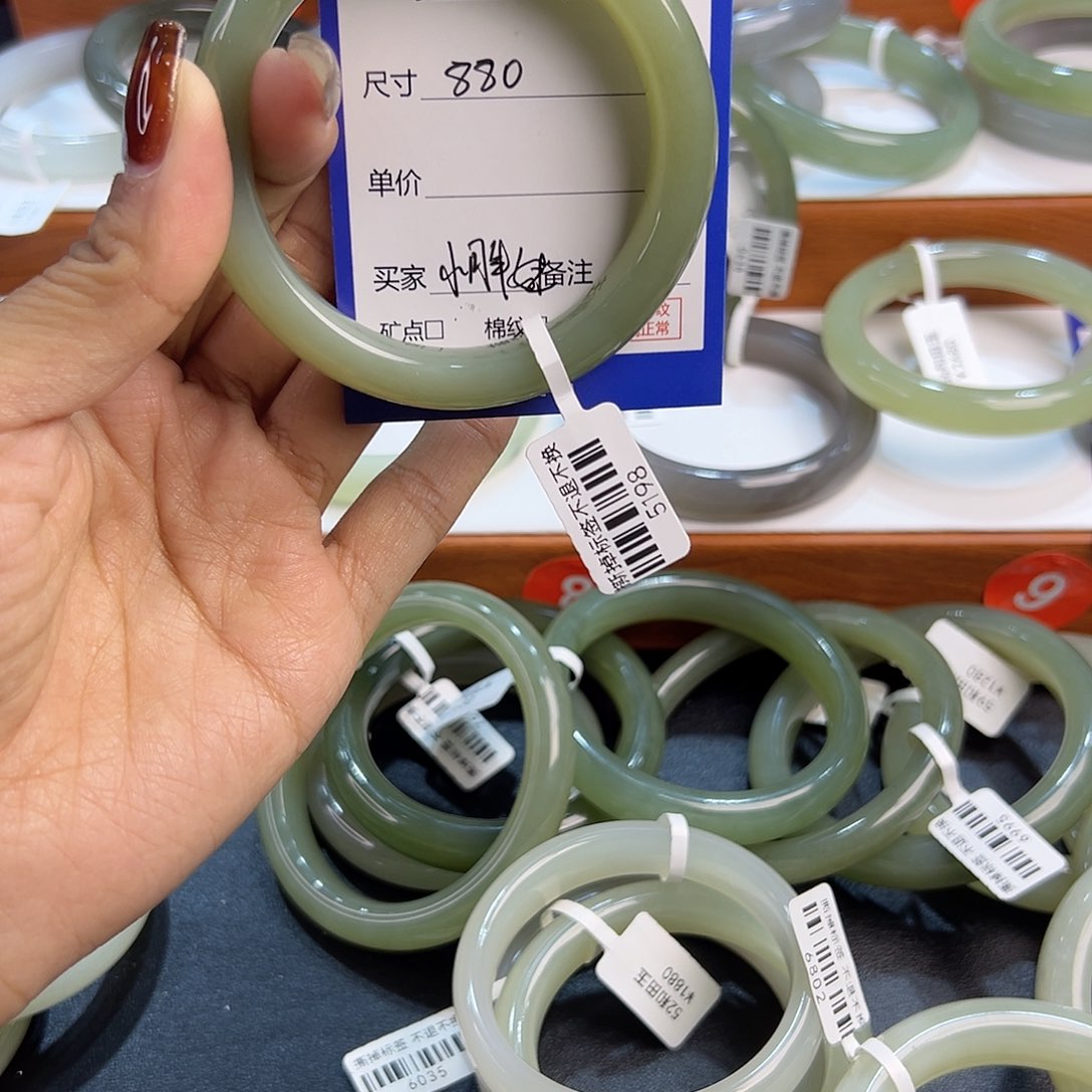 未镶嵌手镯和田玉小***?