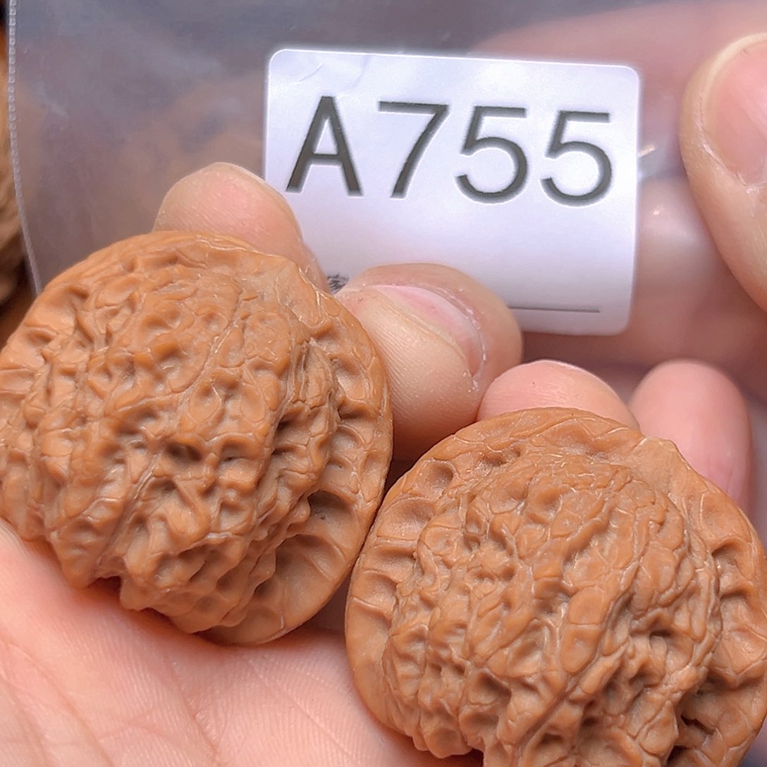 文玩核桃吊坠38血麒麟