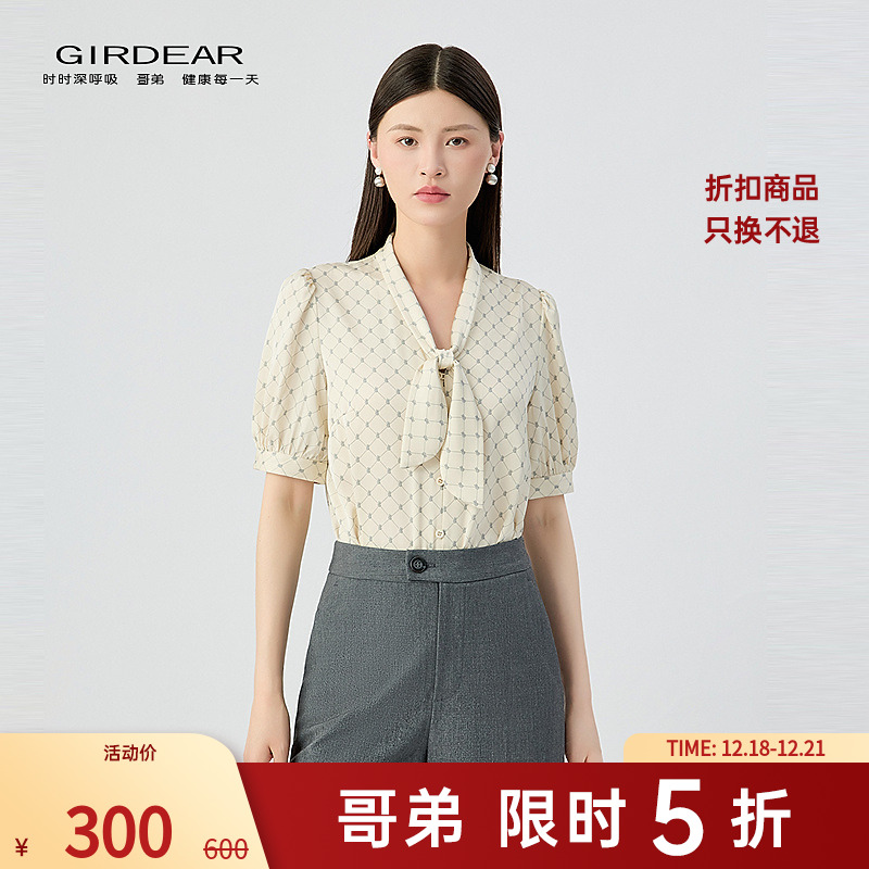 哥弟 夏季新款女装精致时尚复古洋气V领飘带灯笼袖印花衬衫130047