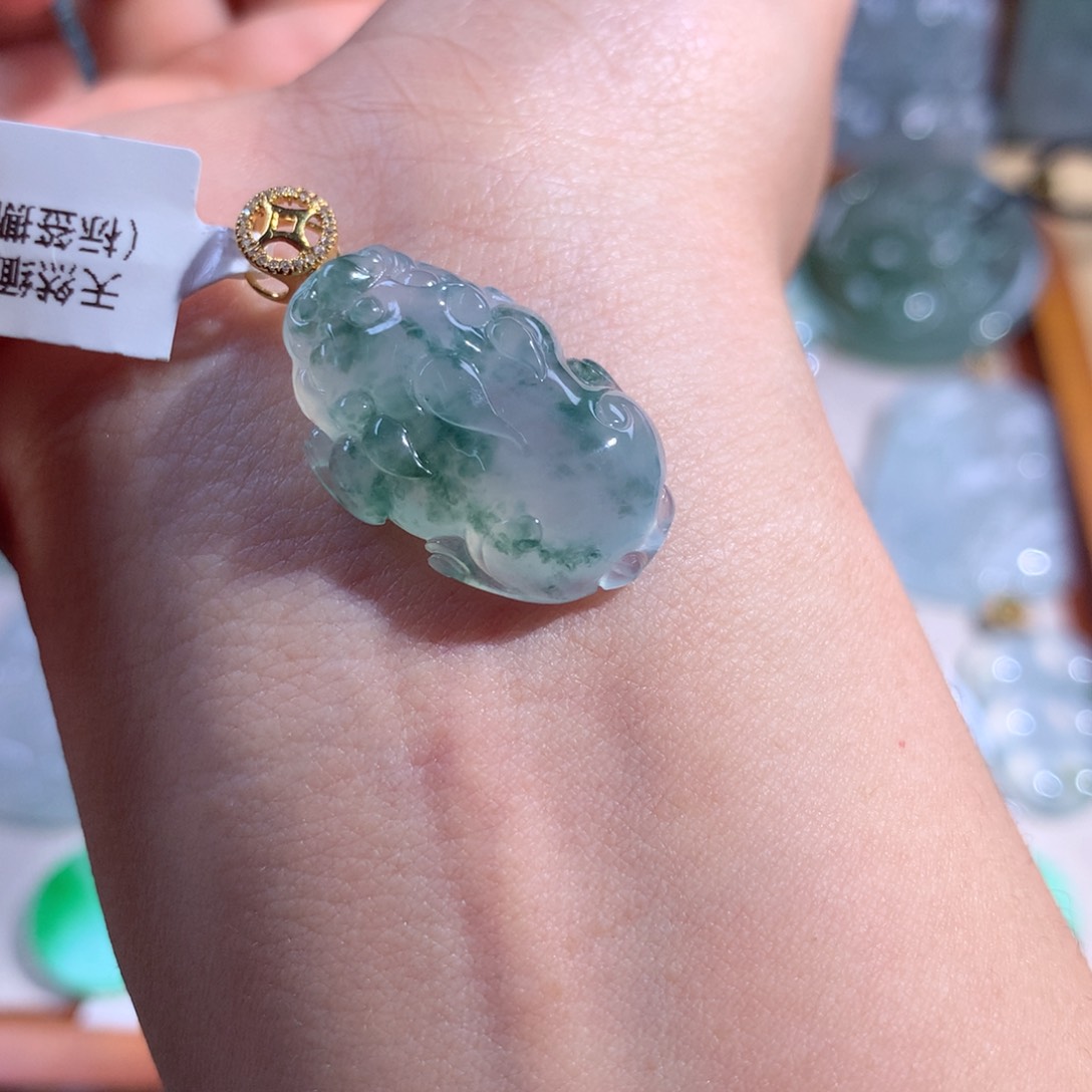 翡翠颈饰18K金镶嵌貔貅