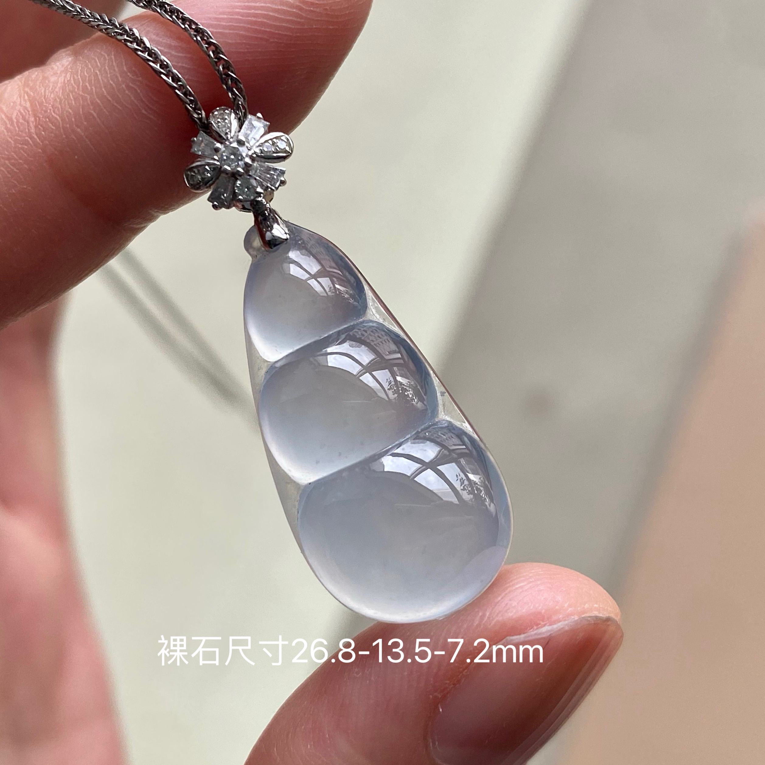 翡翠颈饰18k金镶嵌高冰种水起光形体厚实饱满玻璃光翡翠四季豆
