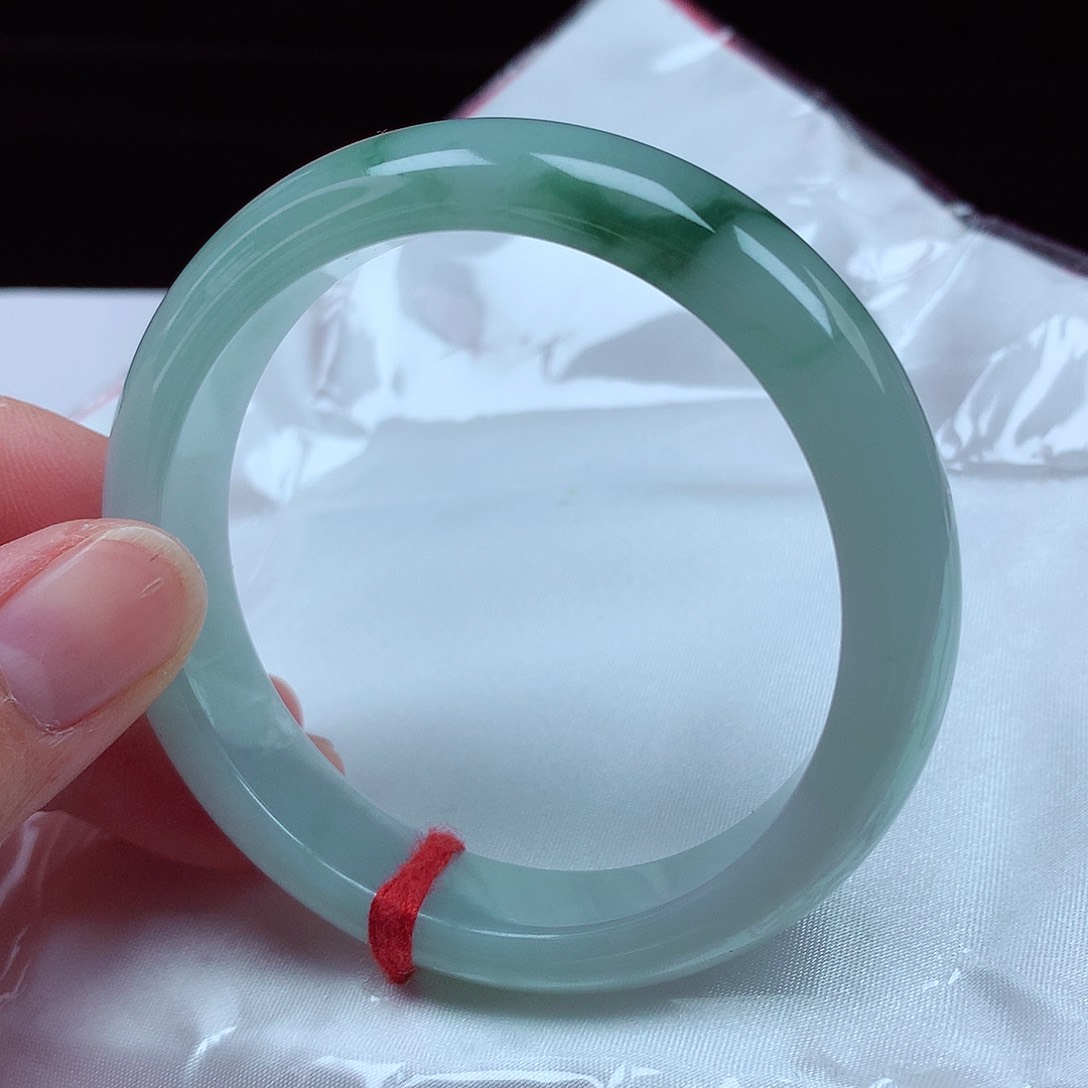 翡翠手镯未镶嵌55圈