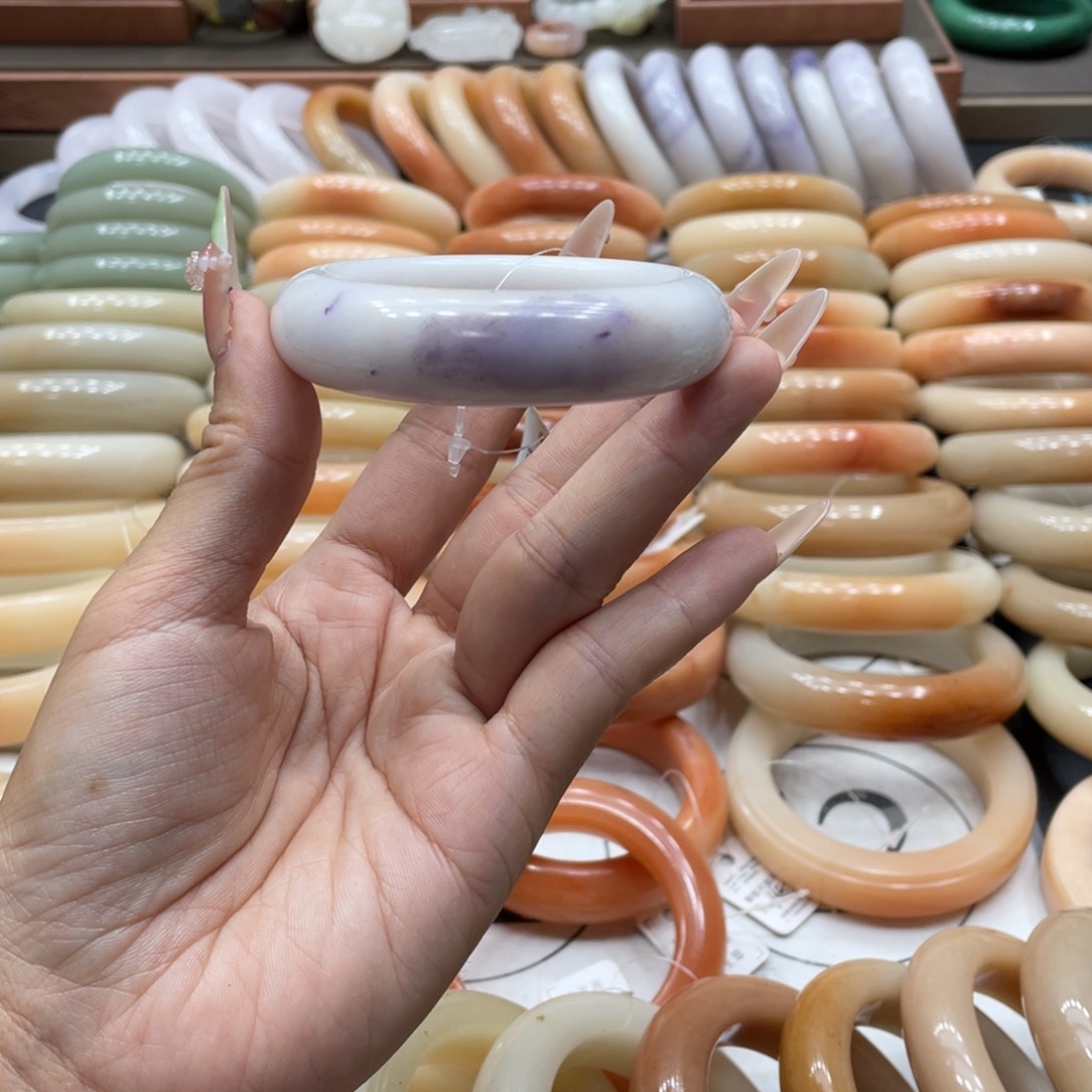 *****石英质玉手镯未镶嵌