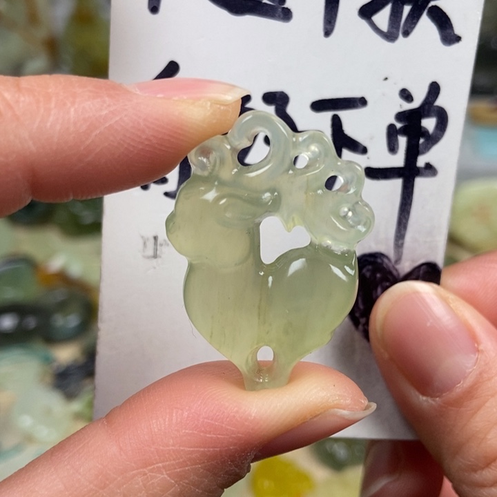 蛇纹石玉颈饰未镶嵌