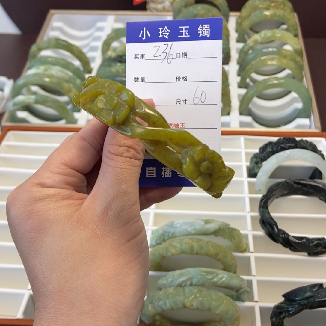 蛇纹石玉手镯未镶嵌