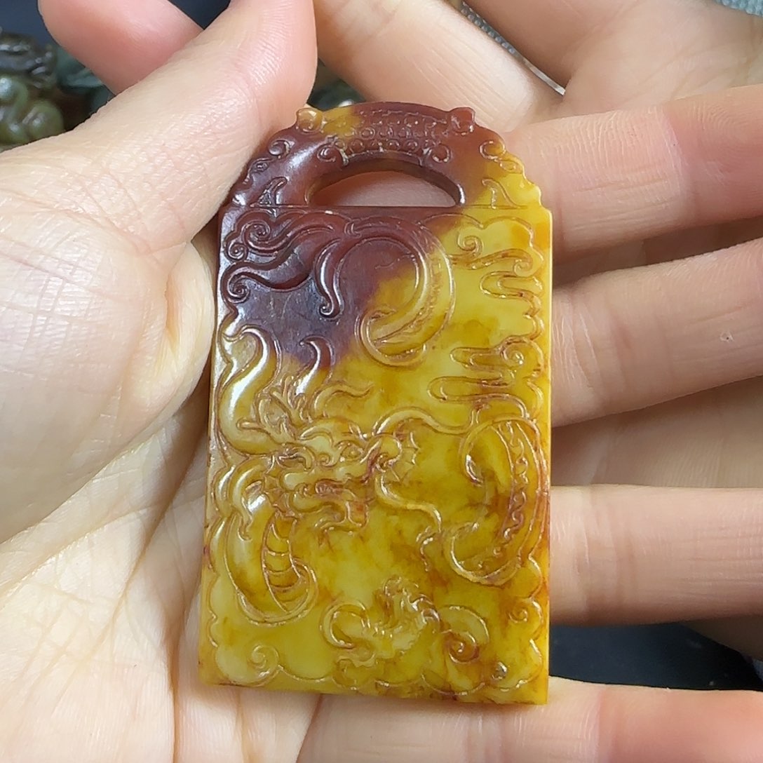 透闪石质玉挂件未镶嵌