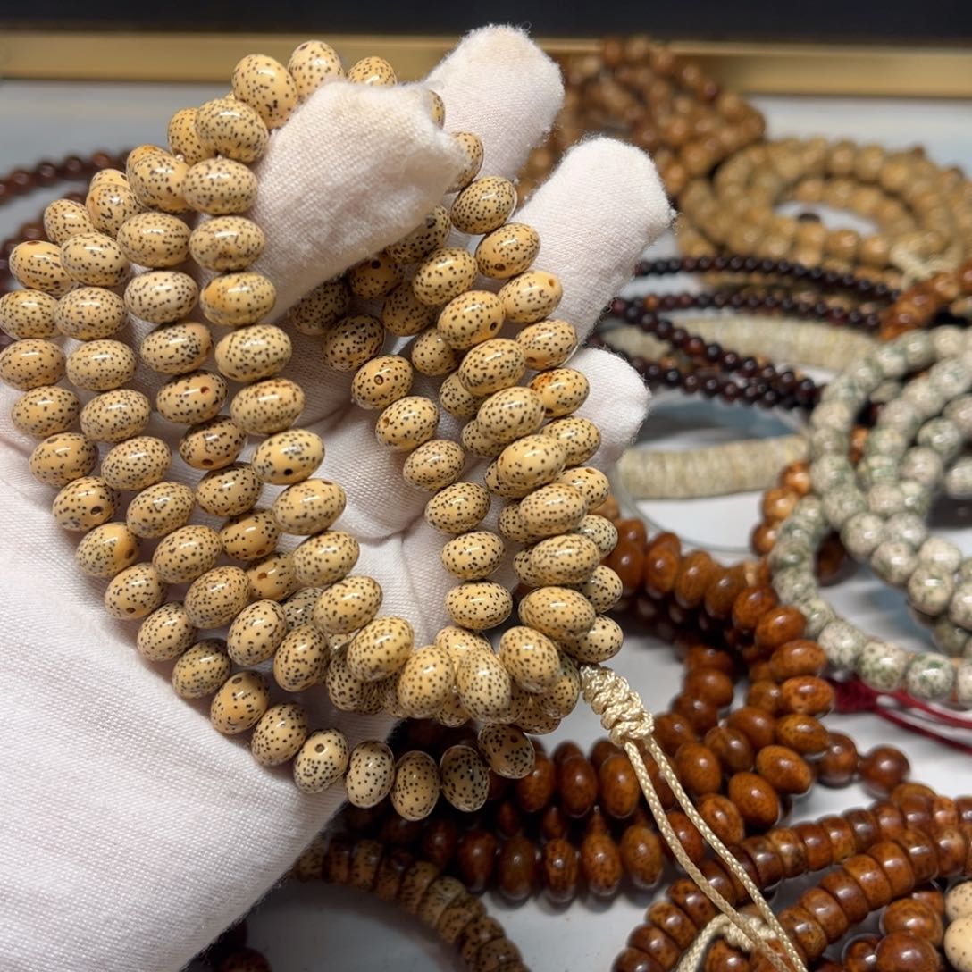 C***皓吊坠星月菩提10✖️7奶油皮