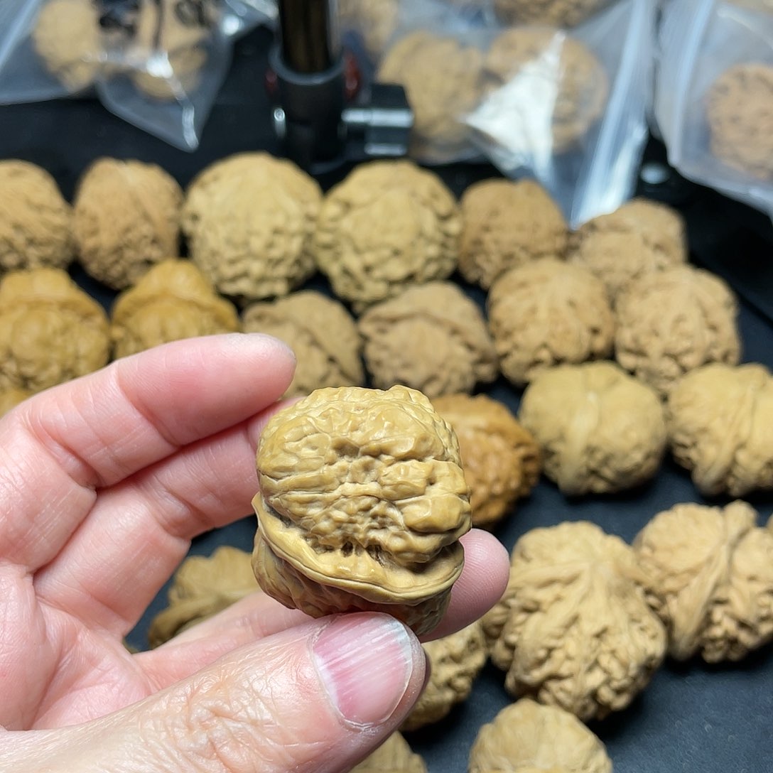 文玩核桃吊坠少*?蛤蟆