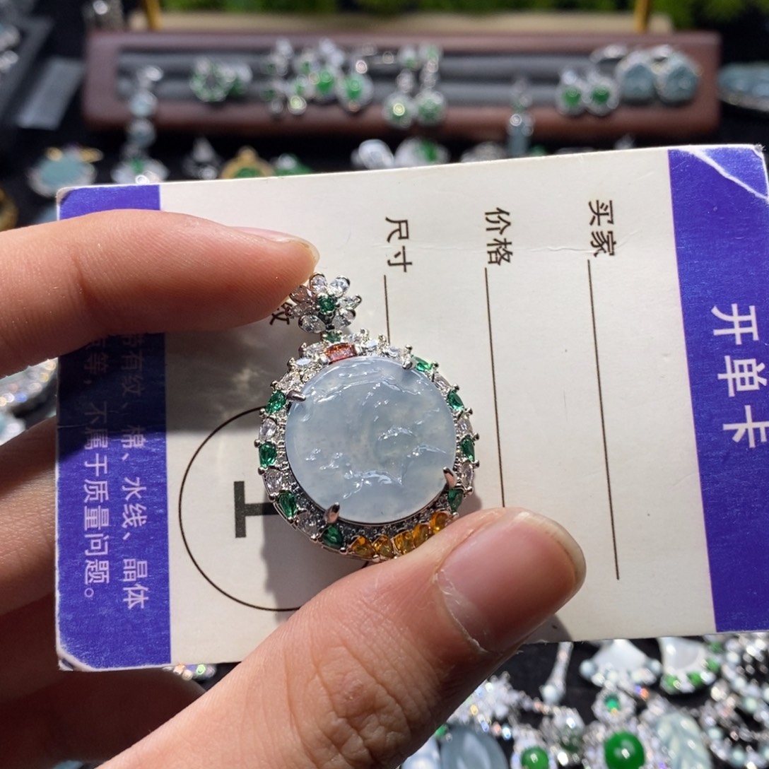 翡翠未镶嵌颈饰翡翠