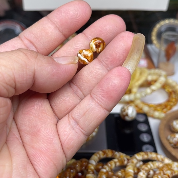 小***呆琥珀未镶嵌裸石79号