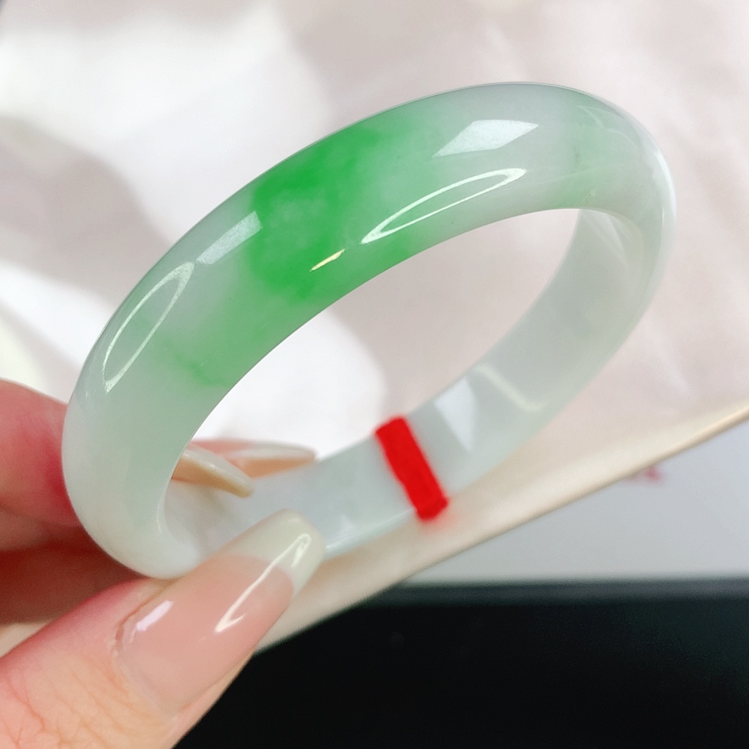 翡翠手镯未镶嵌53圈口