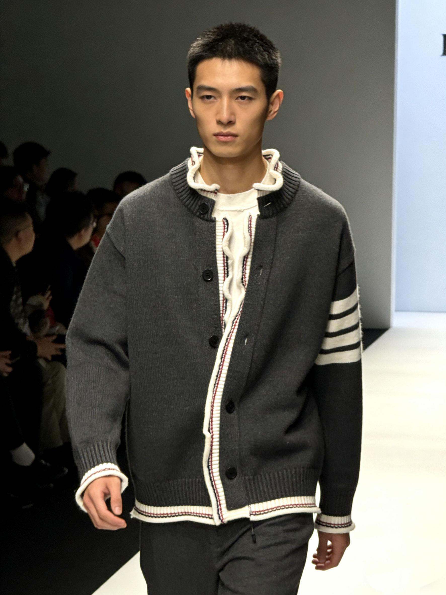 LOWUE 2025秋冬新款男立领开衫长袖厚款毛衣（HH-8025)