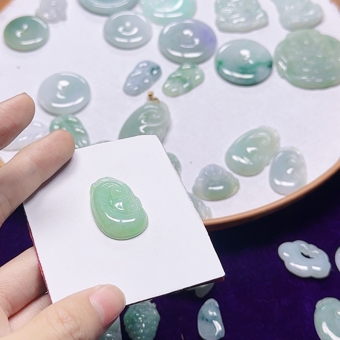 *****翡翠未镶嵌颈饰翡翠