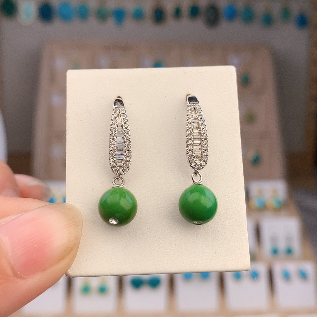 绿松石未镶嵌颈饰