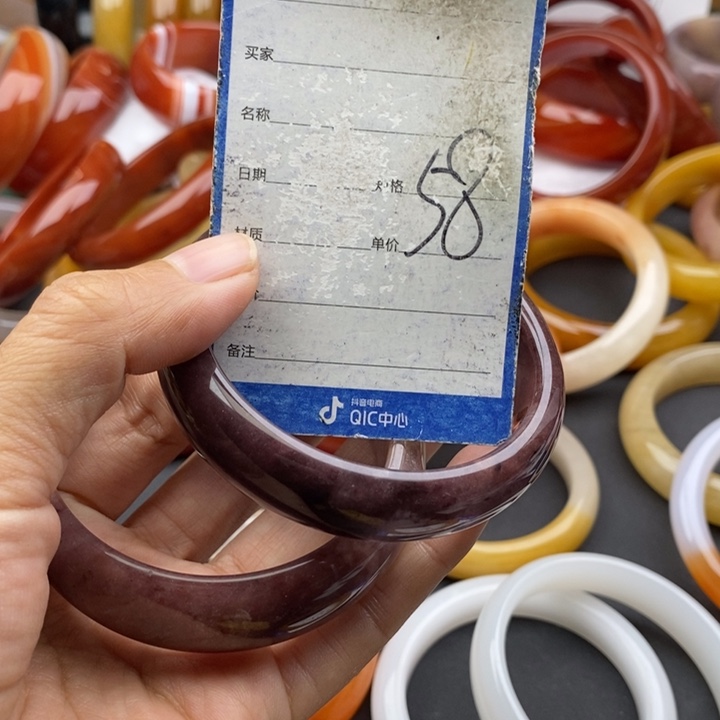 石英质玉未镶嵌手镯